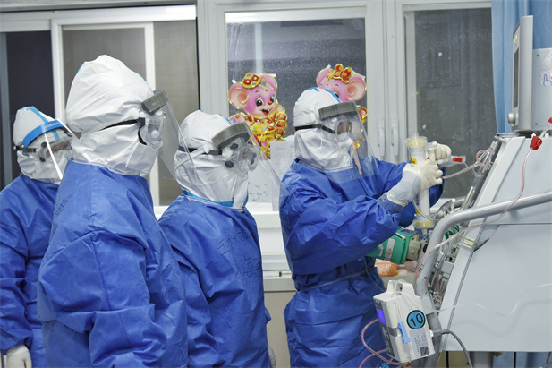 2020年2月，国药医疗医护人员在武汉一线积极参与救治。.jpg