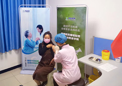 2020年4月12日，国药集团中国生物武汉生物制品研究所全球首家获得新冠灭活疫苗ⅠⅡ期临床试验批件。